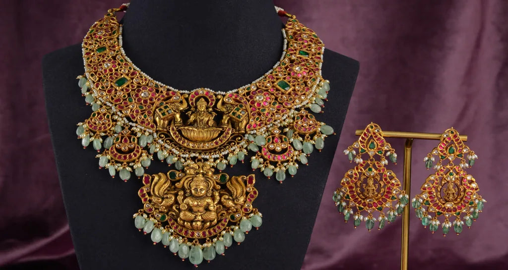 Divine Sparkle:Β  The Spiritual significance of Kundan Adornments