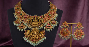 Divine Sparkle:Β  The Spiritual significance of Kundan Adornments