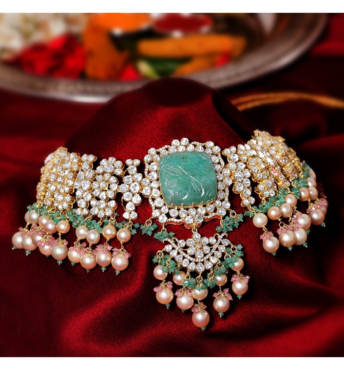 Polki, Carved Emerald Choker Necklace in yellow gold