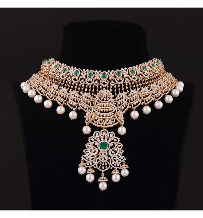 Gorgeous diamond emerald choker