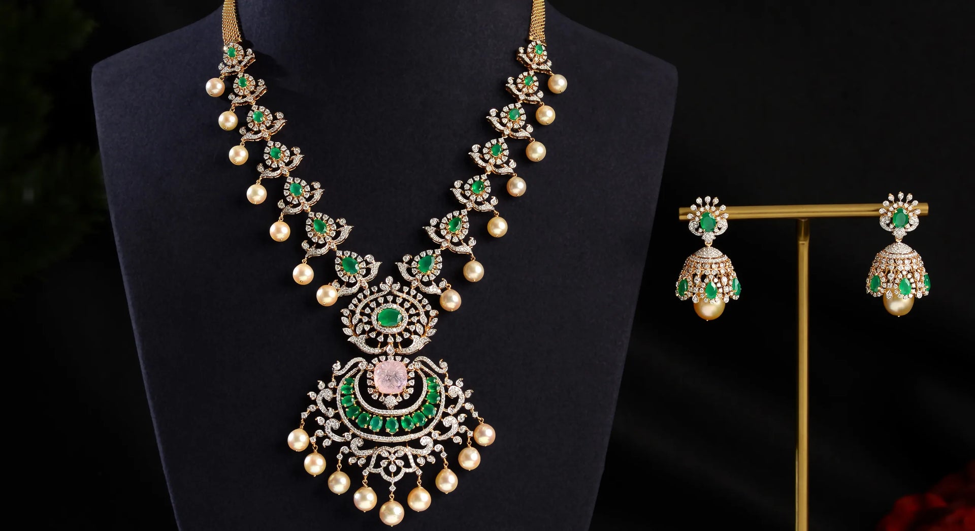 Majestic emerald jewellery for a Taurus woman