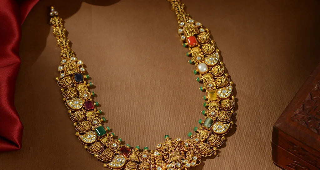 Gorgeous gold long chain designs for a South Indian bride