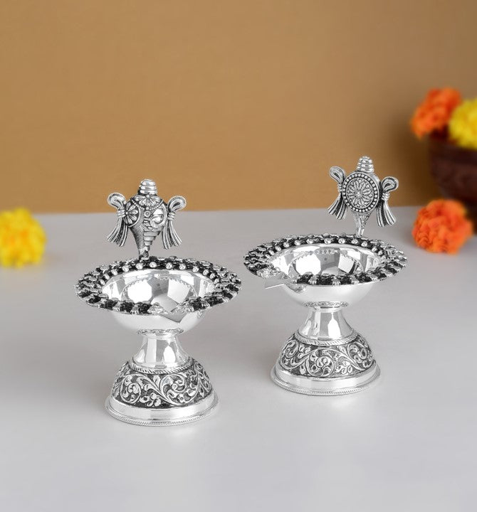 Shanku chakra silver deepam
