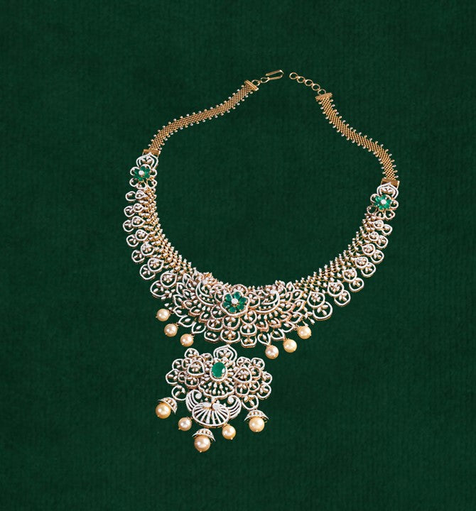 Diamond floral patterns Necklace crafted using yellow gold