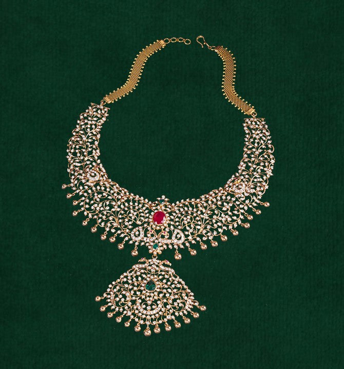 Magnify the Auroral Feminine with Floral patterns Inspired Necklace Haar