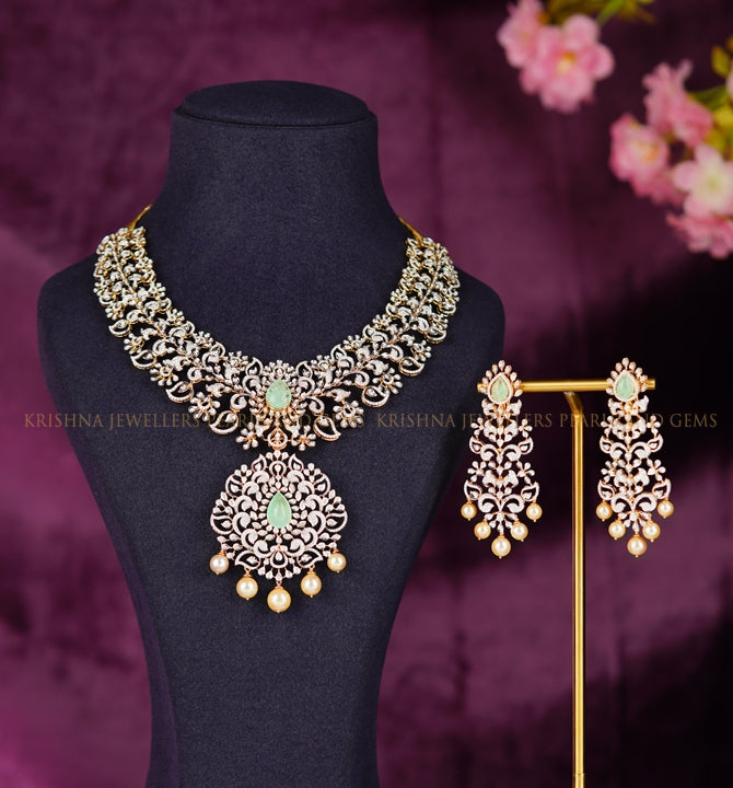 Beautiful Necklace Set with Emerald Pota Pearls and a Sparkling Pendant