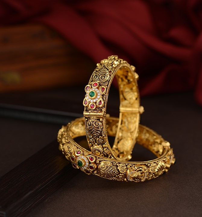 Traditional Gold Kundan Kada