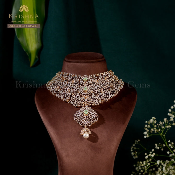18K Gold Diamond and Emerald Choker Luxury Crafted Elegance