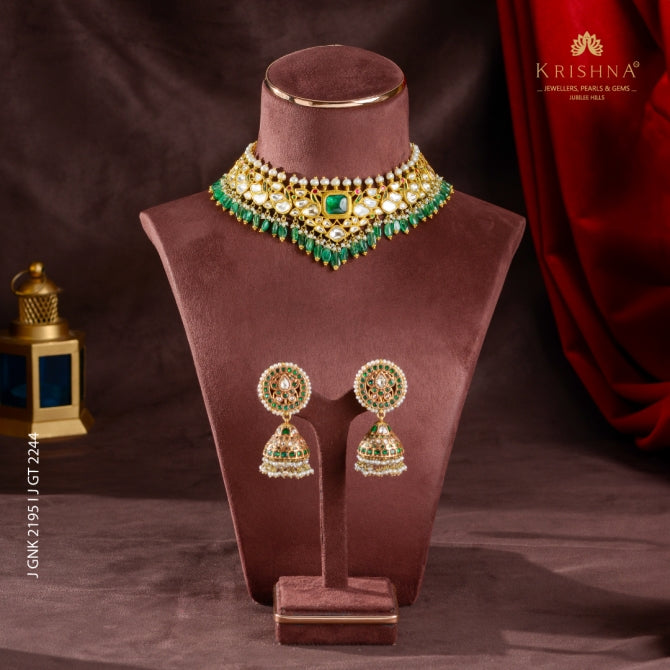 Gold Kundan and Pearl Necklace Set