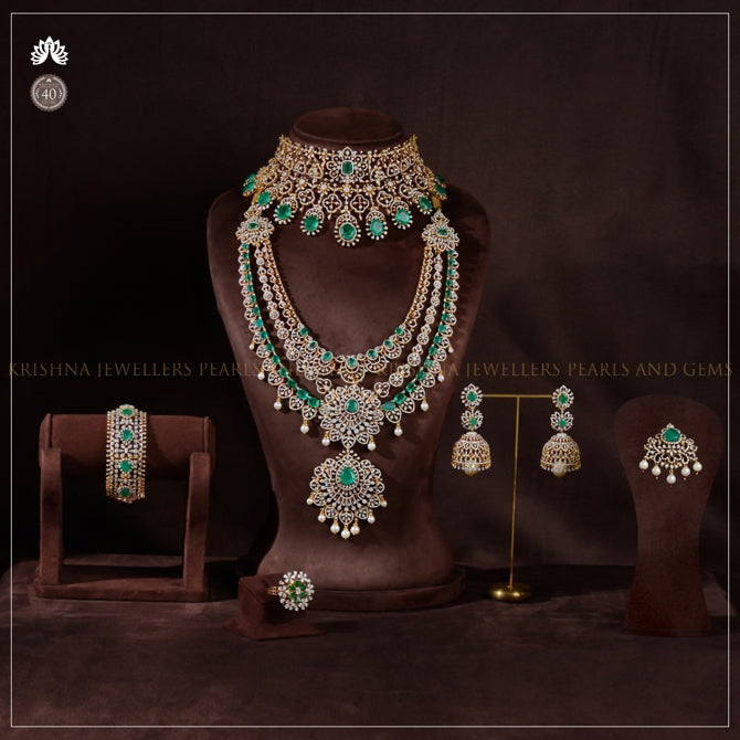 Bridal Diamond Jewelry Set With Floral Pattern