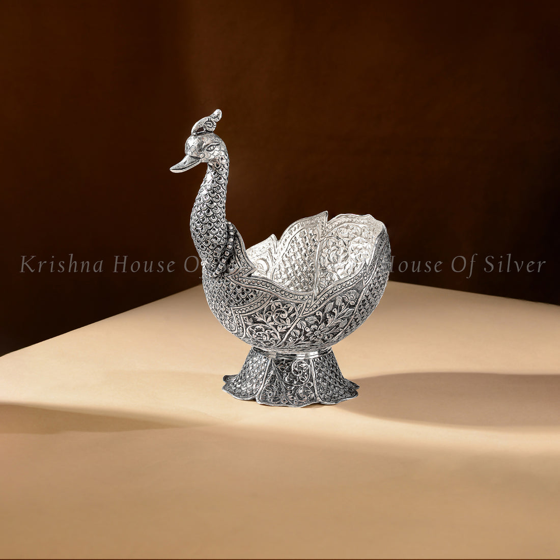 Silver Swan Fruit Bowl – Elegant Home Décor & Serveware