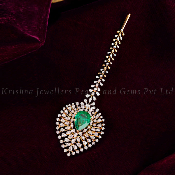 Exquisite 18K Diamond Maang Tikka for Bridal Elegance
