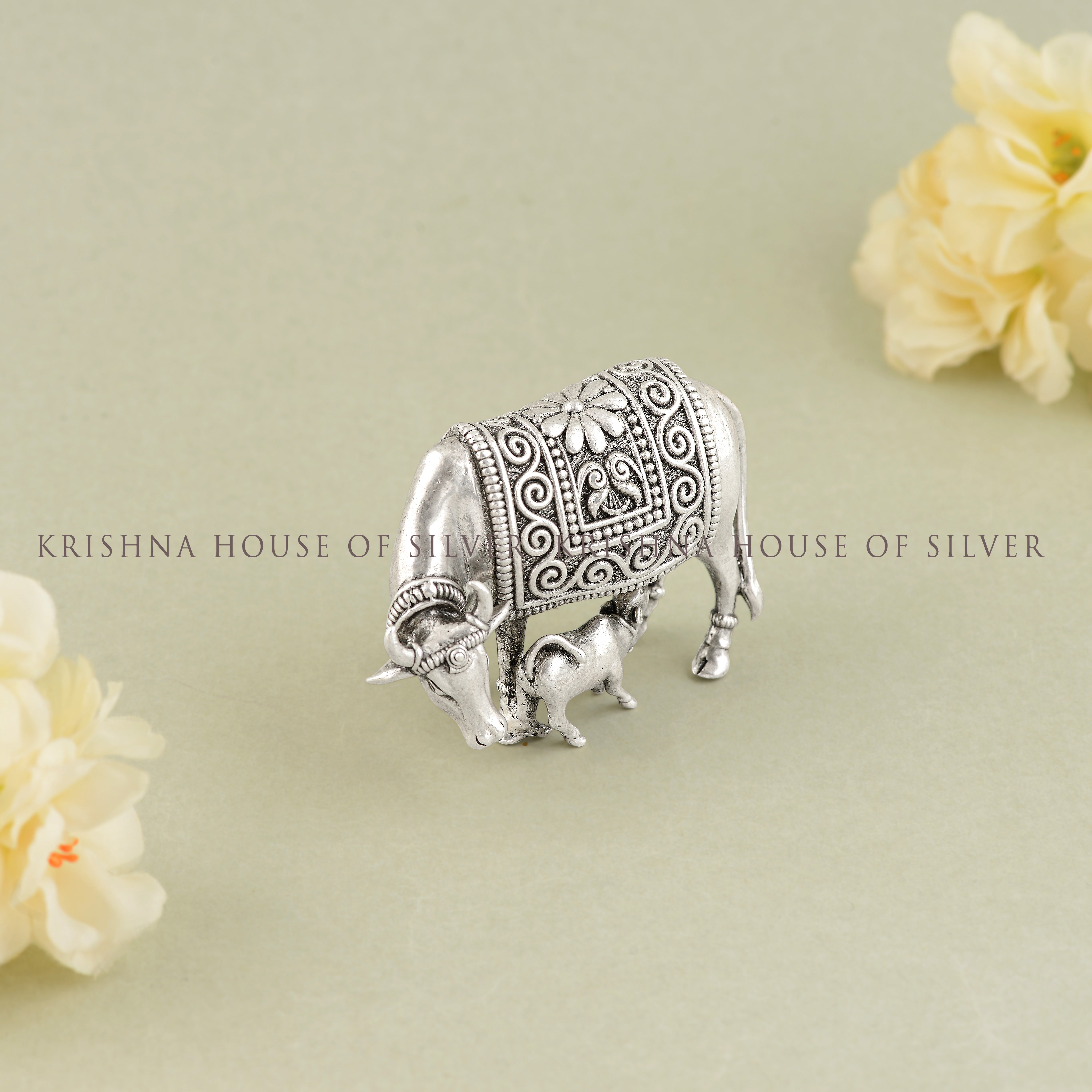 Silver Gaumatha Idol With Calf