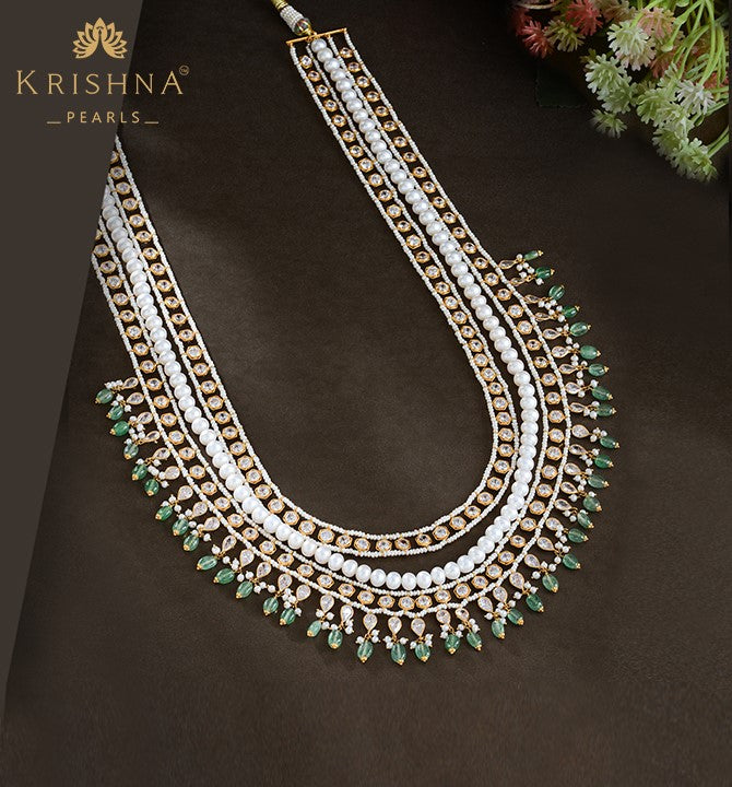 Charming multilayered gold pearl necklace