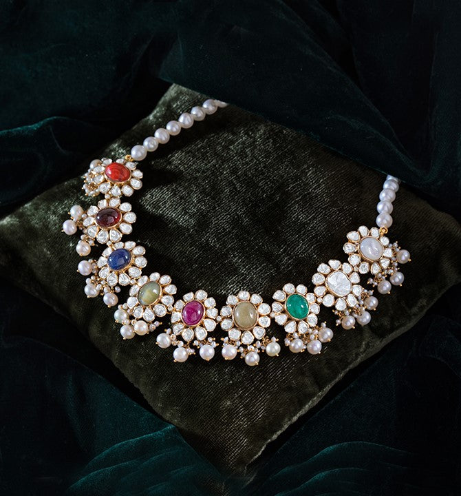 Polkis Navratan Pearls necklace in yellow gold