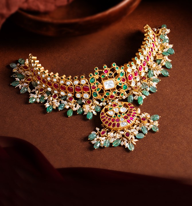 kundan Choker necklace in yellow gold