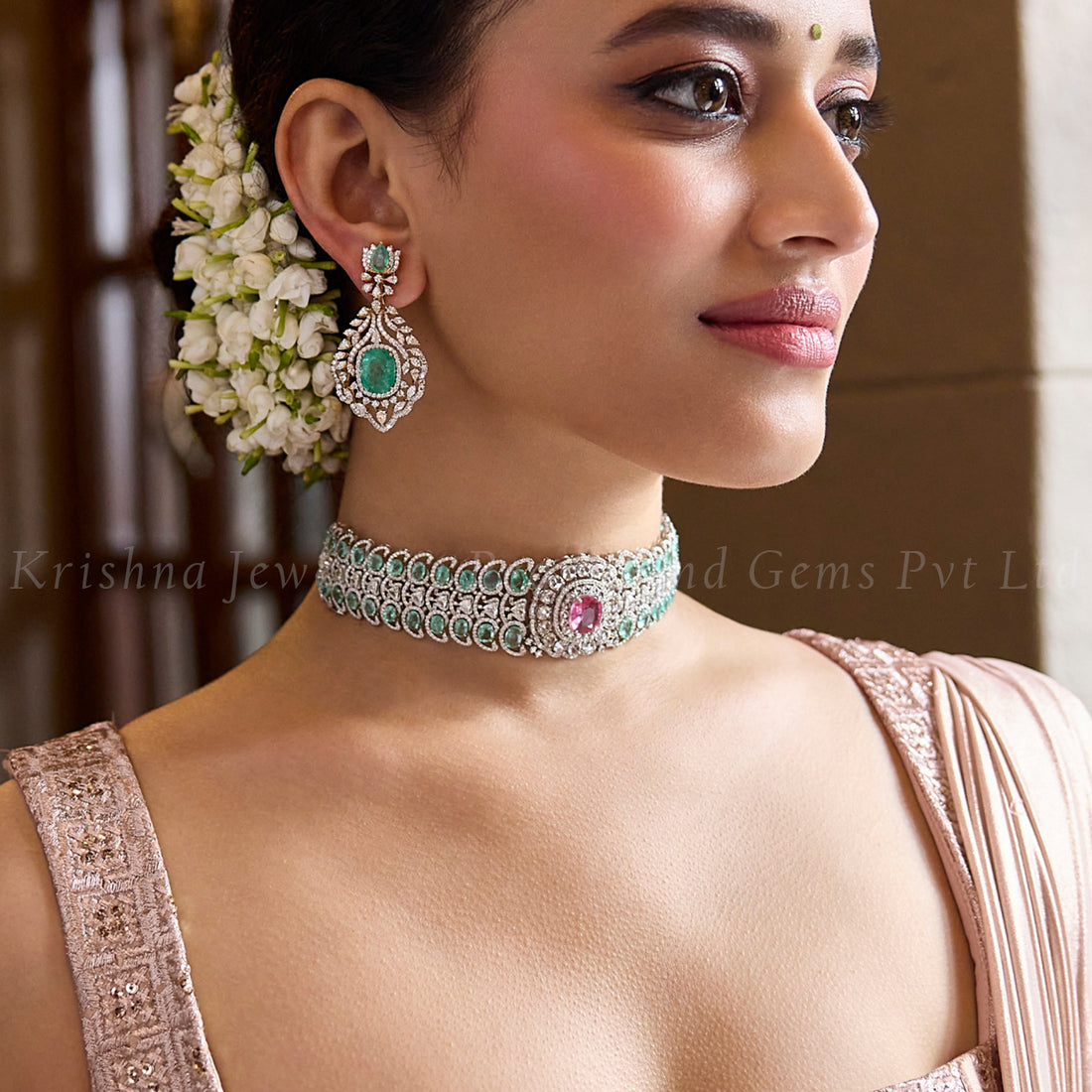 18K Diamond Emerald Neck Choker – Luxury Bridal Jewelry in Fine Gold