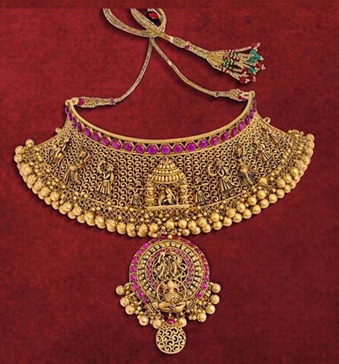 Traditional Gold Choker