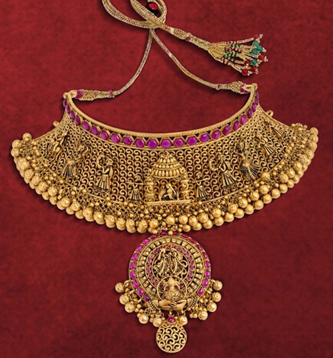 Gold Choker Necklace in Wedding Theme