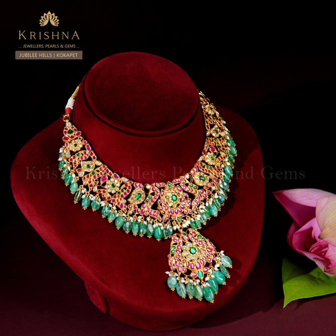 22K Gold Kundan Short Necklace Elegant Traditional Indian Jewellery