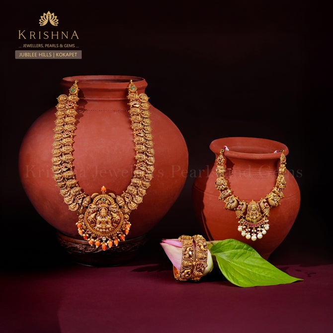 Beautiful Lakshmi Devi Kaulaperu Necklace Set with Bangles Short Necklace Traditional Temple Jewellery