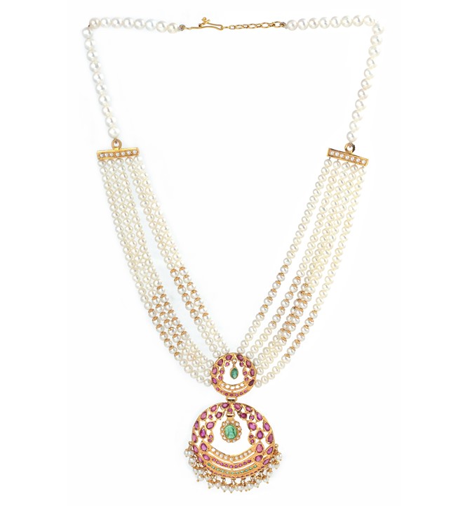 Traditional Pearls Necklace in Gold