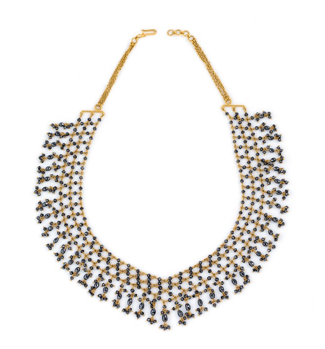 Black Themed Pearl Necklace