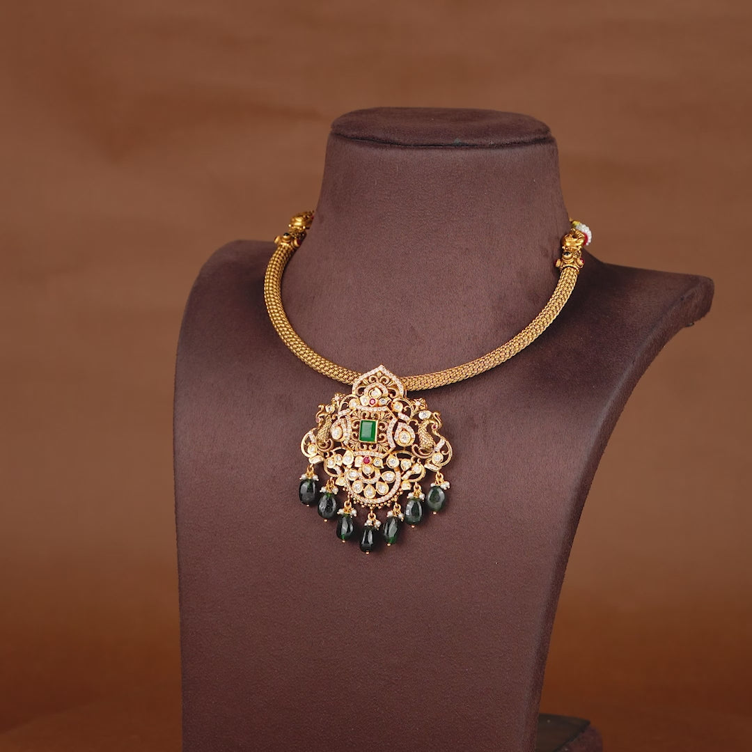 Gold Kanti Necklace With Pendant